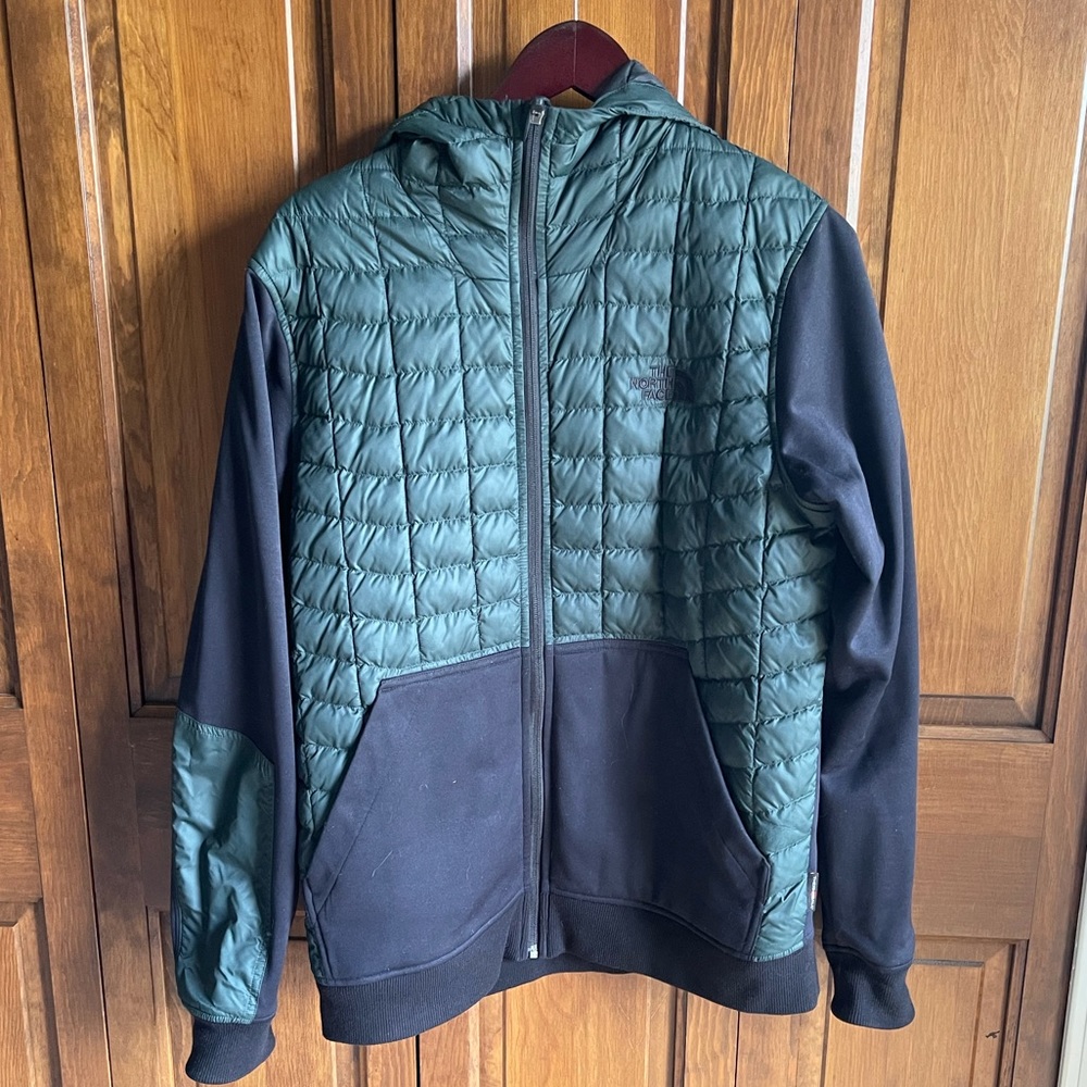 Northface Mens hooded zip up quilted jacket - M